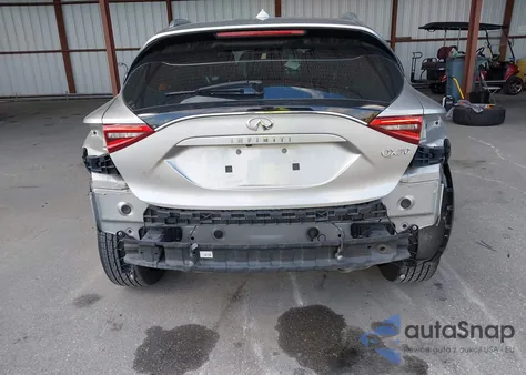 2017 Infiniti Qx30 Premium z USA, uszkodzony, nr VIN SJKCH5CP9HA019161